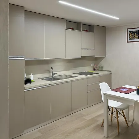 Beautiful In With Kitchen Apartment *